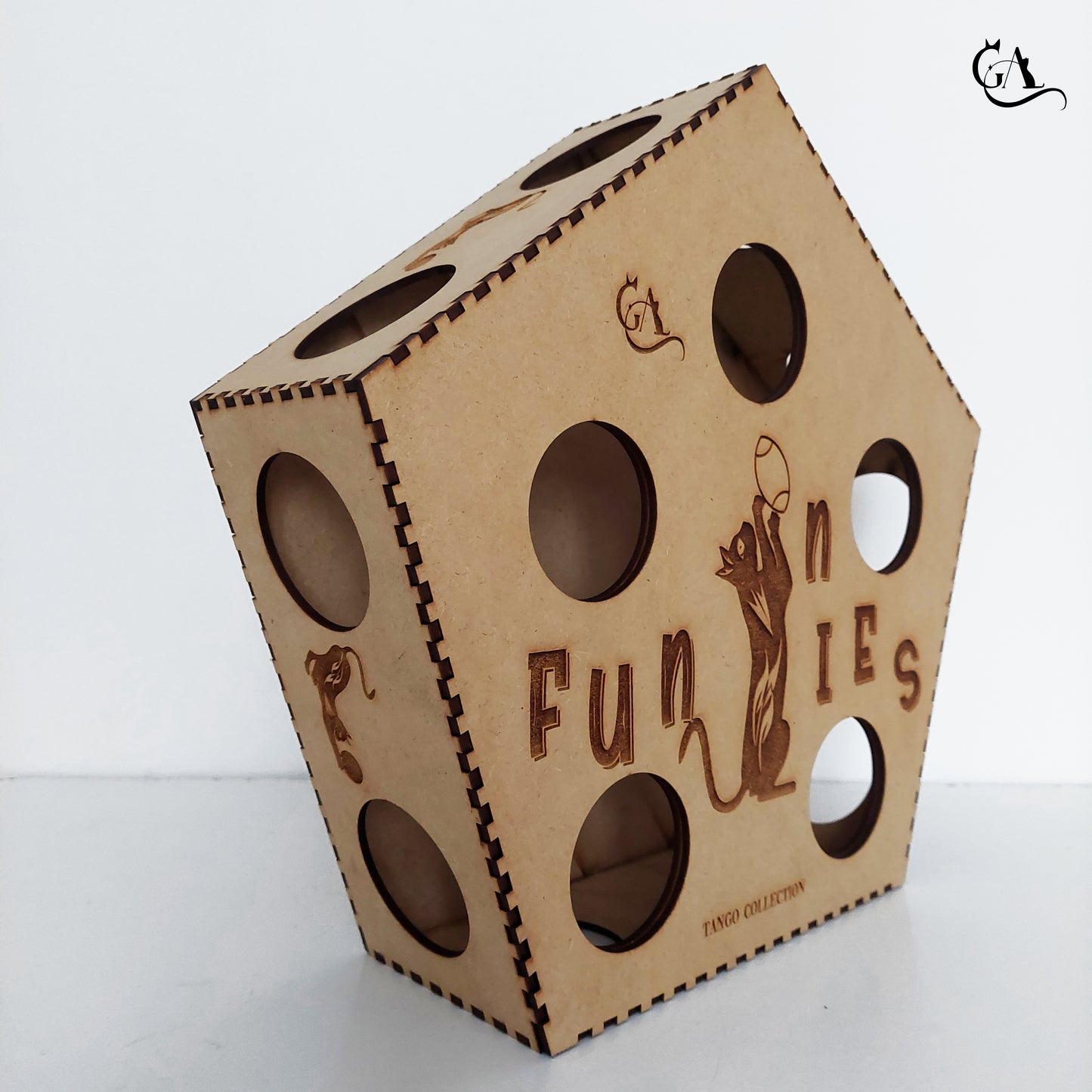 Atelier GA brinquedo `PolyPounce Cat Enigma House`